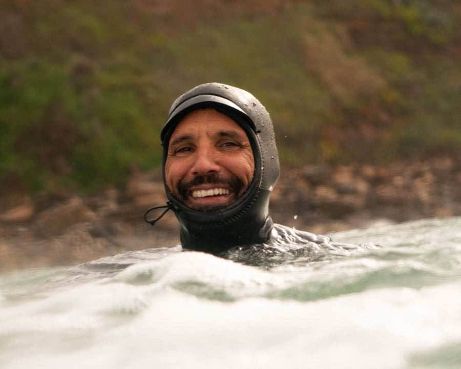 Guia definitiva do fato de neoprene para surf no inverno.